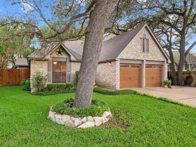 Living area at 805 Angleton CV - 3 bed 2 bath home