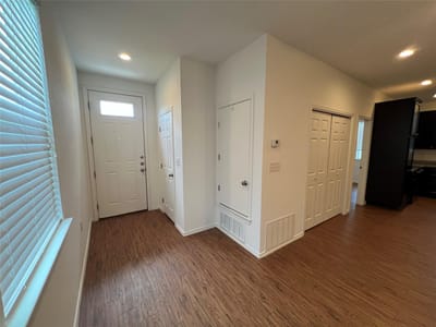 Bathroom at 805 Hallie CV - 6 bed 4 bath home