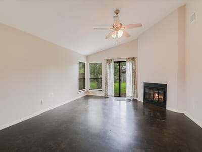 Living area at 805 Live Oak DR - 3 bed 2 bath home