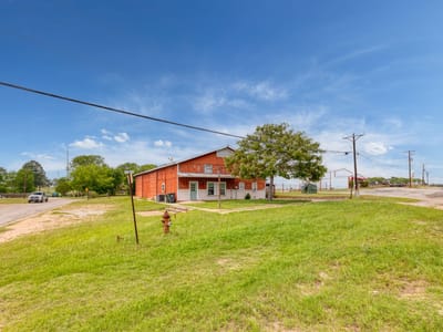 Property photo 2 at 805 N Magnolia Ave - NA, Luling, TX