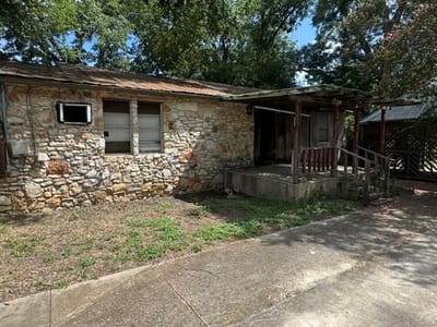 Living area at 805 Rodriquez ST - 3 bed 2 bath home