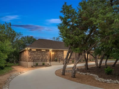 Living area at 805 Willow Creek Cir - 3 bed 3 bath home