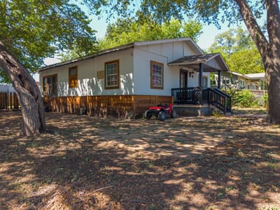 Property photo 5 at 806 E 4th ST - 2 bed 1 bath home