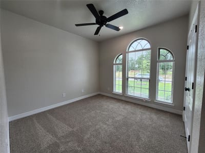 Property photo 5 at 806 Eagle Heights DR - 4 bed 3 bath home