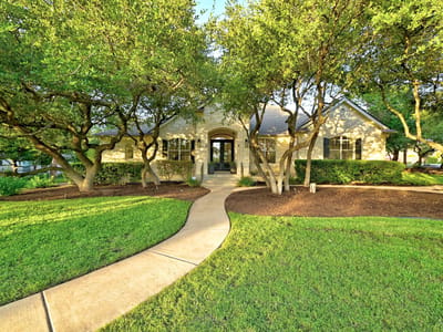 Living area at 806 Overlook BND - 4 bed 3 bath home