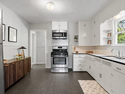 Property photo 5 at 807 E 49th ST - 3 bed 2 bath home
