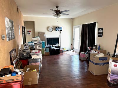 Living area at 808 Mica LN - 3 bed 1 bath home