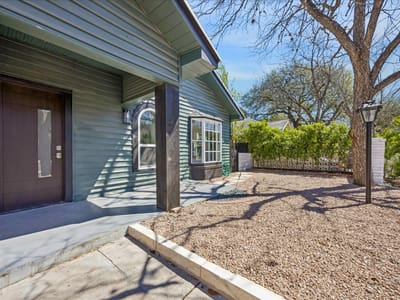 Living area at 808 W Elizabeth St - 5 bed 3 bath home