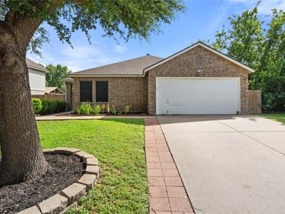Living area at 809 Betterman DR - 4 bed 2 bath home