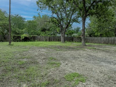 Property photo 2 at 809 E Fannin ST - O T Luling, Luling, TX