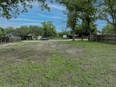 Property photo 4 at 809 E Fannin ST - O T Luling, Luling, TX