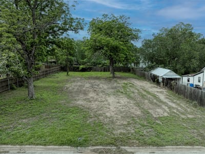 Property photo 5 at 809 E Fannin ST - O T Luling, Luling, TX