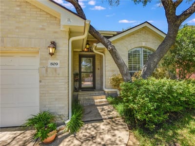 Kitchen at 809 Hilltop DR - 3 bed 2 bath home