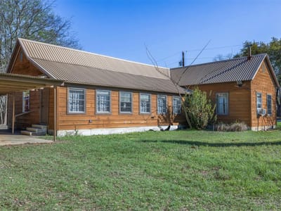 Primary bedroom at 809 N Main ST - 2 bed 2 bath home