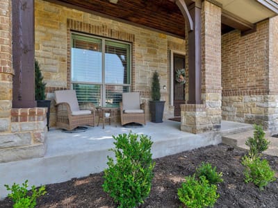 Living area at 809 Prairie Dunes DR - 4 bed 3 bath home