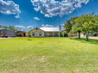 Property photo 4 at 809 Skyline DR - 3 bed 2 bath home