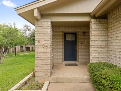 Living area at 8107 Middle CT - 2 bed 2 bath home