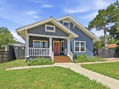 Property photo 2 at 811/ 813 S Commerce ST - 3 bed 2 bath home