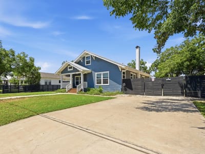 Property photo 3 at 811/ 813 S Commerce ST - 3 bed 2 bath home