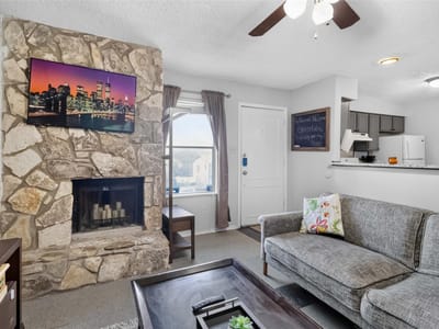 Property photo 3 at 811 Bracewood CIR - Bracewood Sub, San Marcos, TX