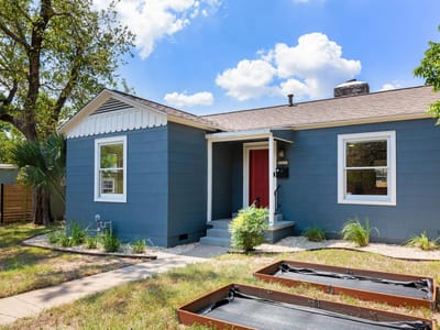Property photo 2 at 811 E 45th ST - 3 bed 2 bath home