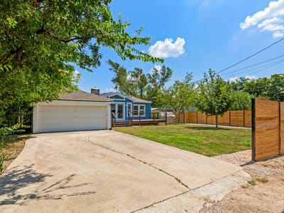 Property photo 3 at 811 E 45th ST - 3 bed 2 bath home
