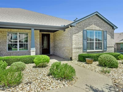 Property photo 2 at 811 Holiday Creek LN - 3 bed 3 bath home