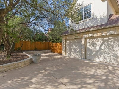 Property photo 2 at 811 Presa Arriba RD - 4 bed 3 bath home