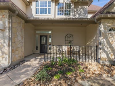 Property photo 5 at 811 Presa Arriba RD - 4 bed 3 bath home