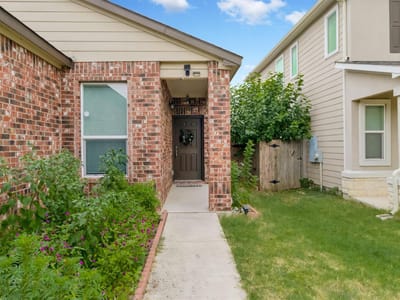 Property photo 3 at 811 Screech Owl DR - 3 bed 2 bath home