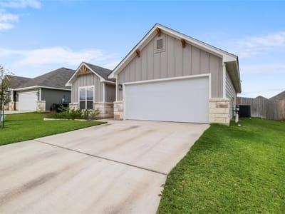 Living area at 8114 Timber Hollow LN - 3 bed 2 bath home