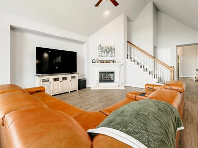 Property photo 3 at 812 Anahuac DR - 3 bed 3 bath home