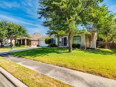Property photo 4 at 812 Dover Castle LN - 4 bed 2 bath home