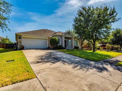 Property photo 5 at 812 Dover Castle LN - 4 bed 2 bath home