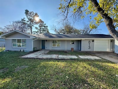 Living area at 813 Central Ave - 4 bed 2 bath home