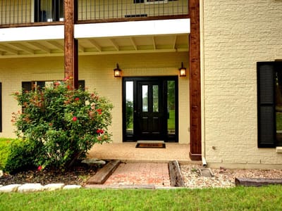 Photo 3 of 37 at 8133 Breeze Way - 4 bed 2 bath home