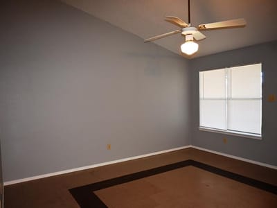 Living area at 817 Lexington Rd - Red Town, Elgin, TX