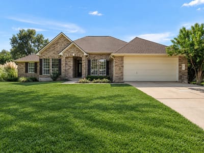 Property photo 2 at 819 Blue Spring CIR - 4 bed 3 bath home