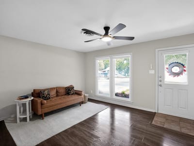 Primary bedroom at 820 W Live Oak ST - 3 bed 2 bath home