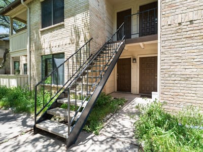 Living area at 8210 Bent Tree RD Unit #138 - 1 bed 1 bath home
