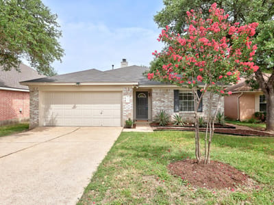 Living area at 8219 Edgemoor PL - 3 bed 2 bath home