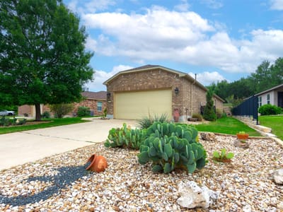 Living area at 824 Salado Creek LN - 2 bed 2 bath home