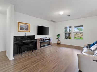 Living area at 832 Mallow RD - 5 bed 3 bath home