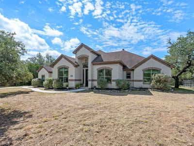 Property photo 2 at 833 Pinnacle PKWY - 3 bed 2 bath home