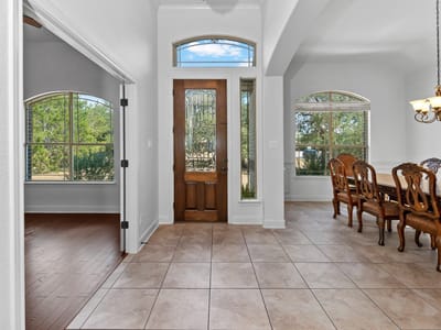 Property photo 3 at 833 Pinnacle PKWY - 3 bed 2 bath home