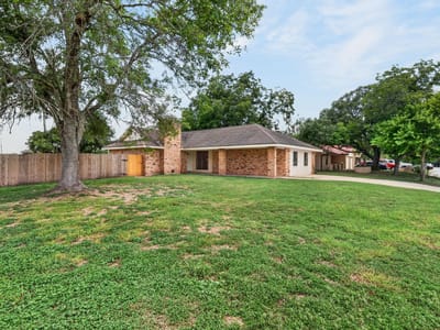 Property photo 2 at 833 Ross CIR - 4 bed 2 bath home