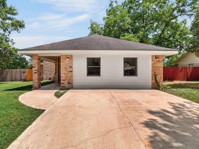 Property photo 3 at 833 Ross CIR - 4 bed 2 bath home