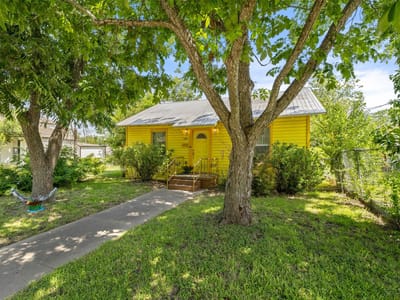Property photo 2 at 839 W 6th ST - 1 bed 1 bath home