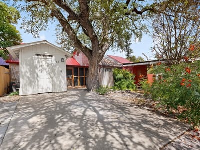 Property photo 3 at 84 Shady Bluff DR - 3 bed 3 bath home
