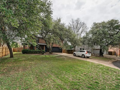 Living area at 8409 Nairn Dr - 4 bed 2 bath home